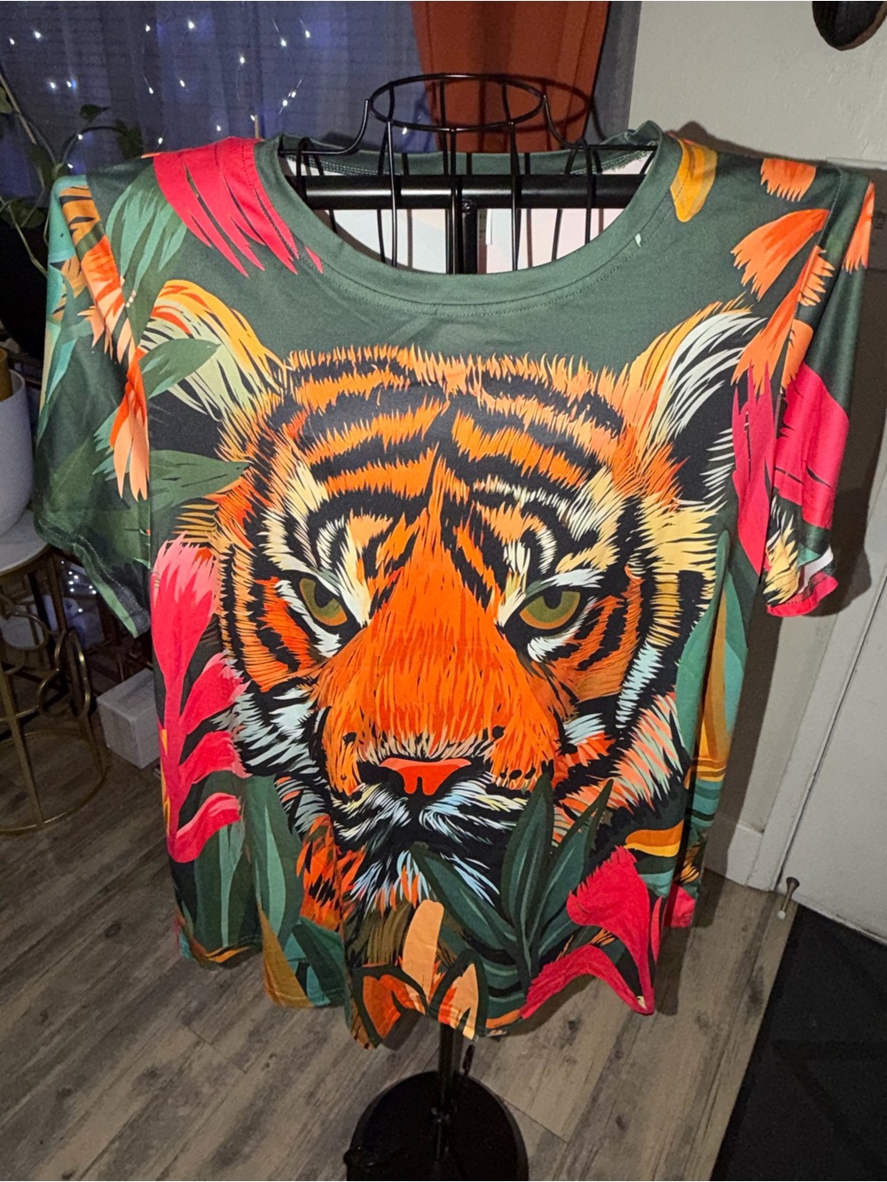 SHEIN Green Short Sleeve Tee with Vibrant Tiger Print